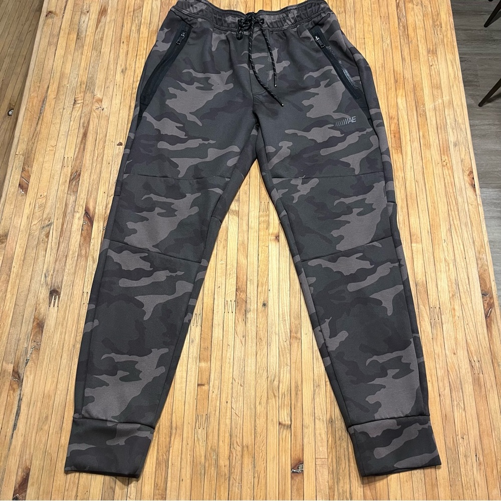 American Eagle Camo Cuffed Joggers